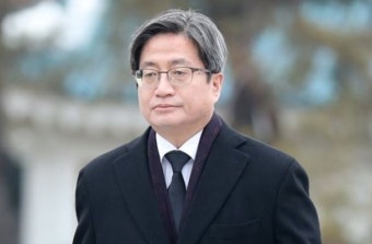 “김명수, 임성근에 청탁 의혹…집권남용·청탁금지법 위반 고발”