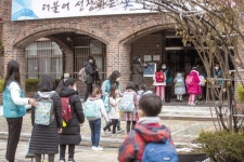 “저학년 목소리 누가 대신하나요?”...초등 3학년 투표권 부여 ‘분투기’