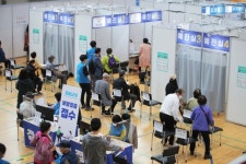 [속보] 6월부터 백신 1차 접종자 직계가족모임 제한 푼다