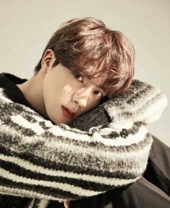 방탄소년단 진 中팬들, 데뷔 8주년 축하 하이브 사옥 맞은편 대형래핑광고…‘특급 서포트’