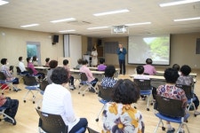 윤상기 하동군수, 옥종면복지센터 주민들에게 개방