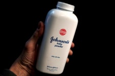 “J&J 베이비파우더 배상책임 부문 분할후 파산신청 검토”