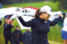 태극기 세리머니, 에비앙서 먼저 볼까