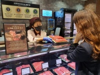 백화점도 직접 소고기 떼온다…신세계百, 직경매 한우 유통 확대