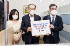 [헤럴드pic] ‘청해부대 34진 집단감염 사태 진상규명을 위한 국정조사 요구서’를 제출하는 국민의힘 의원들