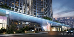 “90m·100m 자존심이 걸렸다”…아파트 문주 디자인 ‘더 크고, 더 새롭게’ [부동산360]