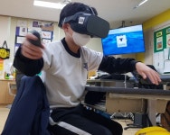 대구 한실초·월서초 등 8개교 ‘가상현실(VR) 기기 활용 생존수영’ 교육 진행