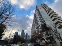 “이 조건으로는 못해”…조합 등살에 중소 재건축서 발빼는 시공사 [부동산360]