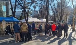 거리두기 강화에 또 문닫은 복지관 …갈 곳 없는 노인들