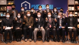 [헤럴드pic] 기념촬영하는 이재명 더불어민주당 대선 후보