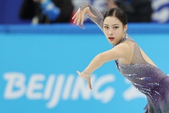 [영상] 피겨 유영, 경기 전 코치가 뺨 ‘찰싹’ 왜?…“엄마에게 온 메시지”