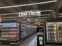 8m 매대에 빼곡…흥행 보증수표 된 간편식 [언박싱]