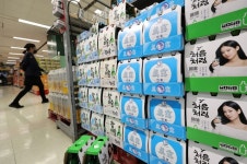 소주값 인상 앞두고 대형마트 소주 매출 급증