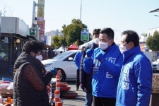 순천 아랫장 찾은 정세균 대통령 6명 겪어봤다. 국힘 출신 유능했나