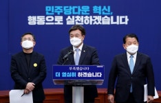 윤호중 “靑 용산 이전 철회해야…국방위·운영위 소집해 결사 대응”