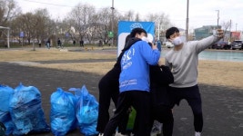 ‘쓰봉’ 들고 공원 조깅…기후선진국을 향해 달리는 MZ