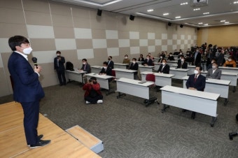 이준석 “광주시장 후보 두명 접촉, 경쟁력 있는 후보 낼 것”