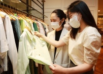 백화점 3사, 일제히 ‘명품 시즌오프’ 돌입…최대 50% 할인