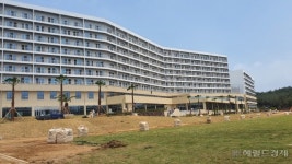 [단독] 해수욕장 공짜로 품은 ‘라마다씨원리조트’ 뿔난 섬주민