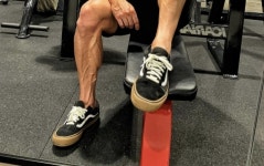 그는 왜 헬스장에 운동화를 두 켤레 들고 가나 [언박싱]