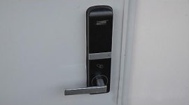 빌라 56세대 현관문 맞은편에 절도용 ‘손톱 몰카’…비번 알아내 침입