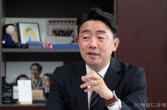 70년대생 최초 대통령비서실장, 강훈식 의원 국정 현안 총괄 전략가