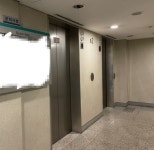 尹 아파트 승강기에 빗물 ‘콸콸’? 아크로비스타 “허위사실 법적 대응”
