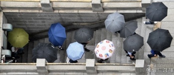 [헤럴드pic] 우산행렬