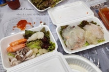 “이게 9만원?” 월미도 포장회 가격 논란...횟집 사과에도 네티즌 ‘분노’
