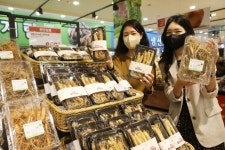 롯데마트에 풍기·금산 인삼 다 모였다