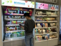 와인 파는 올리브영, 티 칵테일 파는 오설록…MZ 오프라인 매장 ‘새로고침’ [언박싱]