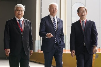 美대통령·애플 CEO까지 찾은 TSMC 공장…구경할 수밖에 없는 K반도체의 ‘눈물’