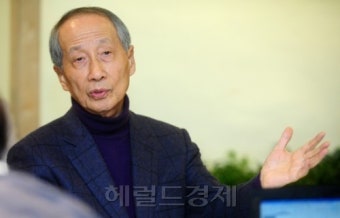 ‘보수 책사’ 윤여준, 윤핵관에 “힘자랑 하는 美프로레슬링 선수 같아”