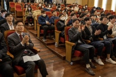 정부·양대노총 전쟁중 출범한 MZ노조 “회계 깨끗해야”…기존 노총선 “정치 이용 우려”