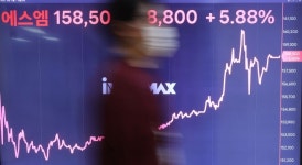 [특징주] SM, 카카오 공개매수 후 첫 약세전환…2% 떨어졌지만 여전히 15만원대