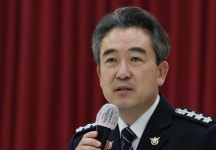 [단독] “‘희’망의 ‘근’본”…윤희근 경찰청장, 이행시 컵홀더 논란