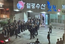 尹 만찬 횟집 상호 욱일기 상징 주장에 與 또 죽창가