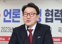 권성동 “송영길, 쓰레기 무단투기식 기자회견…해명 전혀 없어”