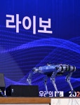 “로봇개 3마리가 뛰어다니네” 행사장 뒤집어진 놀라운 광경