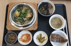 “여보 오늘은 전복솥밥이래” 오픈런까지 등장한 아파트 식당 [부동산360]