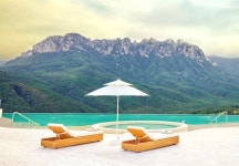 설악 울산바위 보며 풀파티 즐긴다..델피노서 열흘간