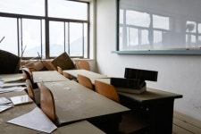 부산서 중학교 2학년 학생이 교무실서 교사 폭행