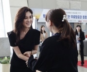 이부진 호텔신라 사장, 두을장학재단 이사장 맡아…사재 10억 출연