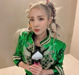38세 산다라박, 비혼 철회...여초회원 패션 비혼이었나? 분노