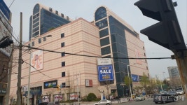 광주신세계 확장에 손내민 금호월드…첫 공식 협상 제안