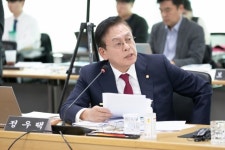 법카의혹 파장…김동연, “저희 감사 결과는 최소 61건에서 최대 100건까지 사적 사용이 의심된다”