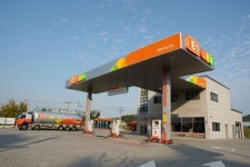 “경유 트럭 빈자리 채우자” SK가스 vs. E1 ‘LPG 트럭’ 경쟁 후끈 [비즈360]