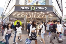 올리브영, 명동에 외국인 특화매장