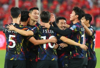 ‘이강인 올리고 손흥민 쾅!’ 합작골 드디어 나왔다…한국, 중국에 3-0 완승