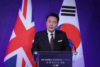 尹 “한영 FTA 개선해 기업 마음껏 뛸 운동장 만들겠다”